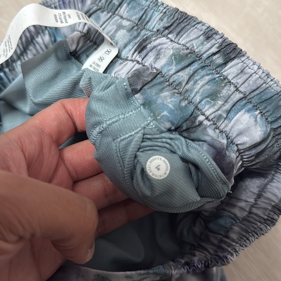 Lululemon Hotty Hot Low Rise Shorts - Picture 4 of 4